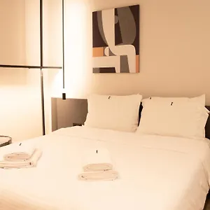 https://taskou-luxury-suites.hotelschalkidiki.net
